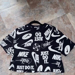 ESSENTIAL WILD SHORT SLEEVE CROP TOP